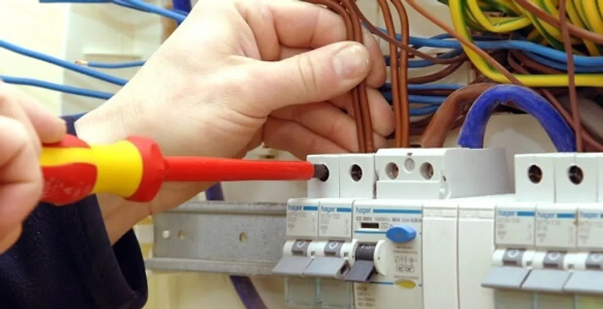 electrician services performing professional electrical panel wiring and connections in Staten Island, NY